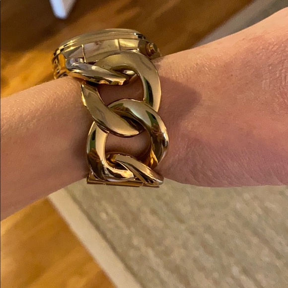 Michael Kors Gold Chain Link Watch - Picture 2 of 5